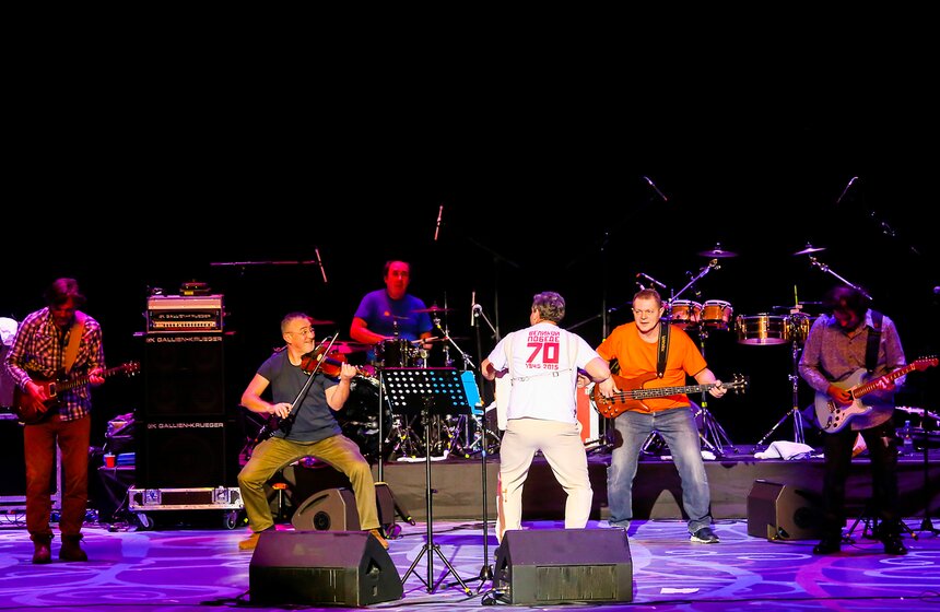 Эмир Кустурица выступил в "Крокус Сити Холле" со своим оркестром 16 фото