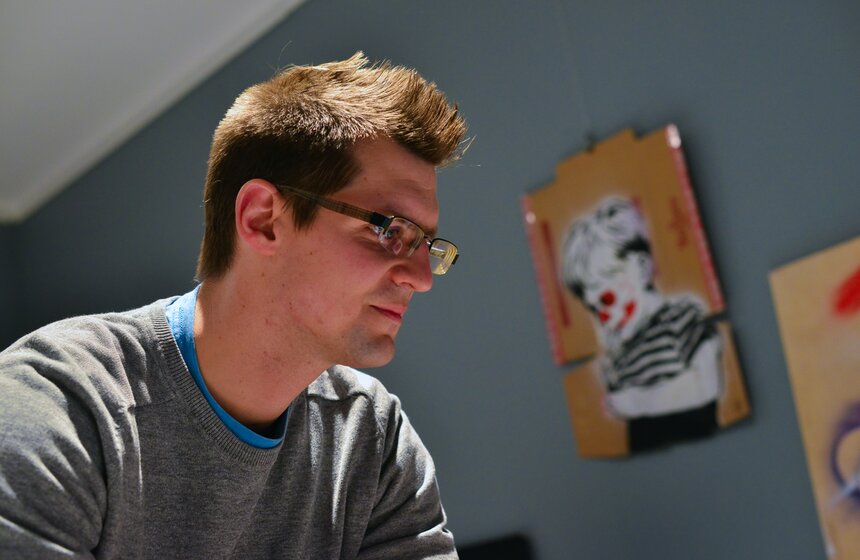 Первая выставка бельгийского стрит-арт художника Monk в столице 21 фото