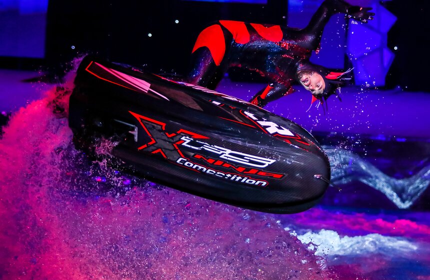 В "Олимпийском" прошла новогодняя елка на воде 25 фото