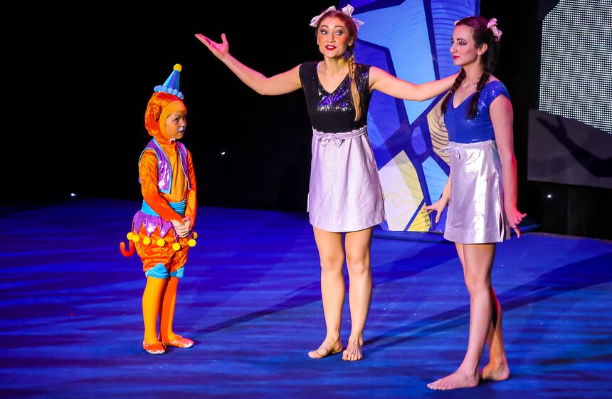 В "Олимпийском" прошла новогодняя елка на воде 2 фото