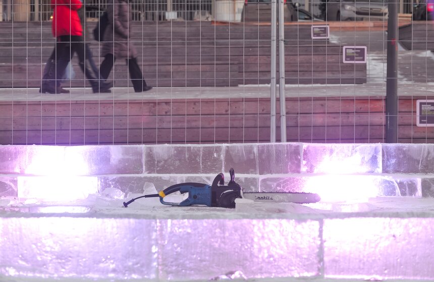 В парке МУЗЕОН создают подсвеченные ледяные скульптуры 5 фото