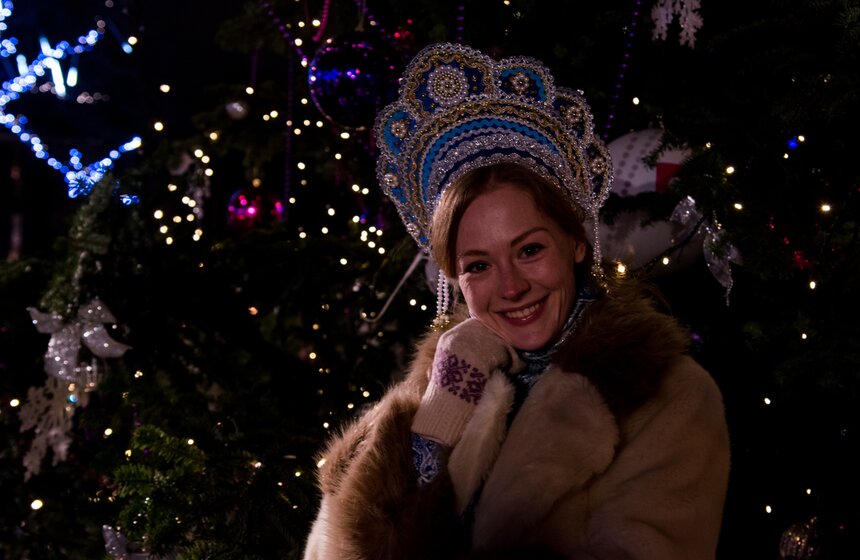 На Тверском бульваре прошел парад Снегурочек 1 фото