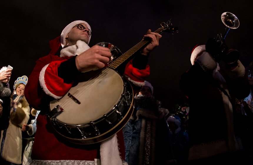 На Тверском бульваре прошел парад Снегурочек 4 фото