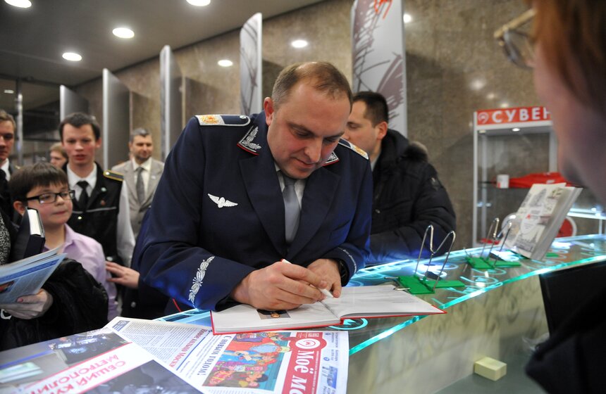 На станции "Выставочная" открылась техническая библиотека 21 фото