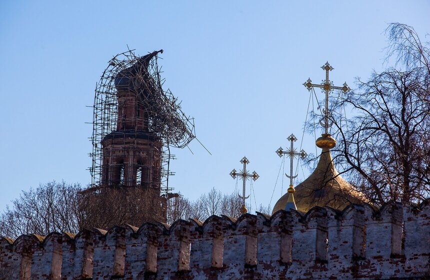 На территории Новодевичьего монастыря произошел пожар.<br /><br />Фото: m24.ru/Лидия Широнина