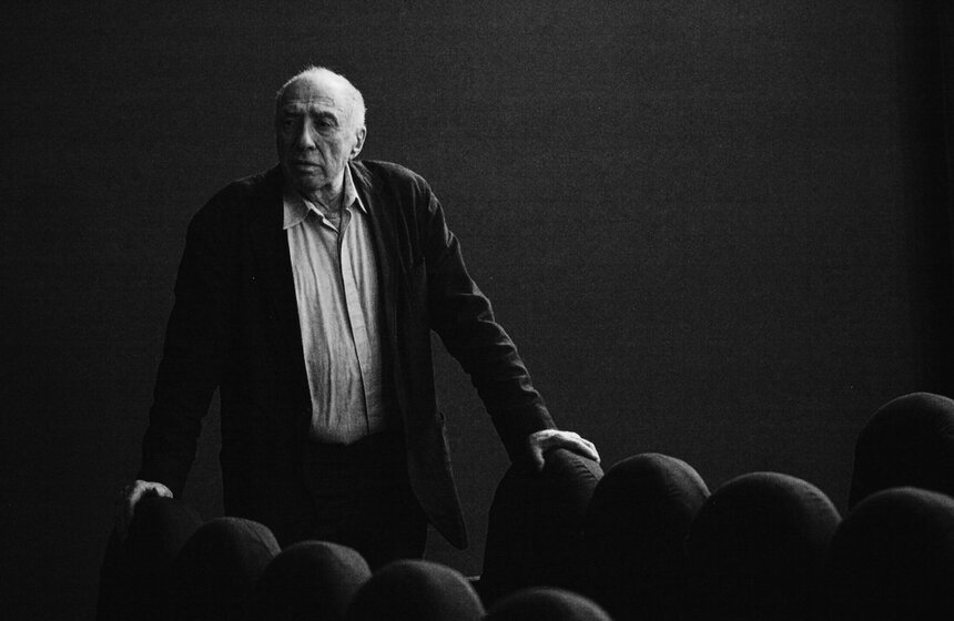 в театре имени Ермоловой прошел спектакль "Полеты с ангелом. Шагал" с участием Сергея Юрского.<br /><br />Фото: m24.ru/Владимир Яроцкий