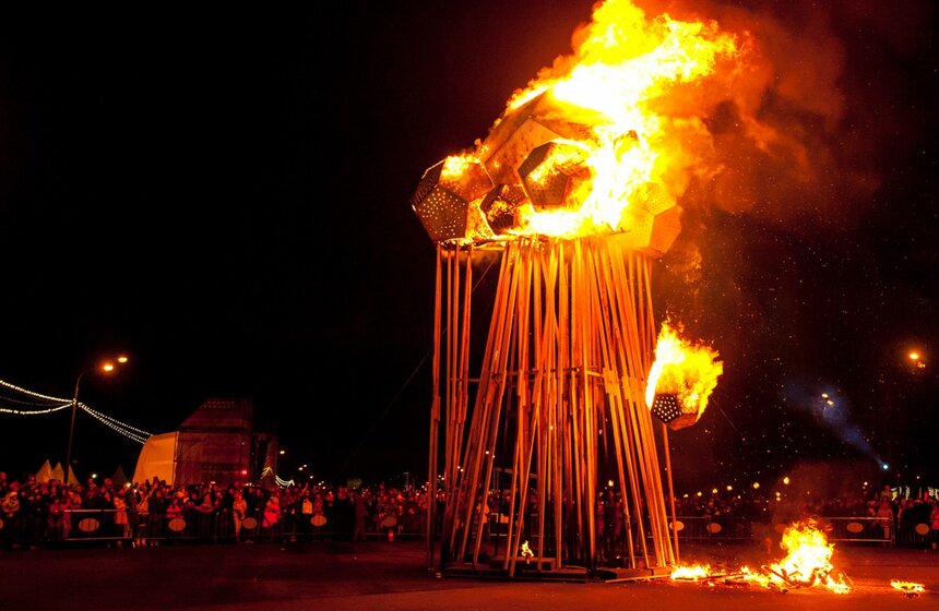 На Пушкинской набережной прошла самая большая блинная ярмарка города.<br /><br />Фото: m24.ru/Игорь Иванко