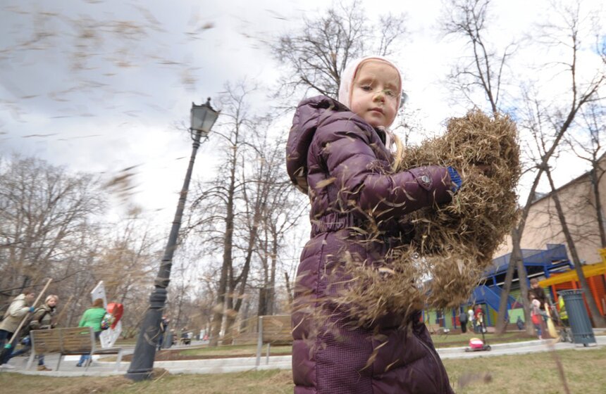 В Саду имени Баумана прошел первый урбанистический субботник "Урбансад".<br /><br />Фото: m24.ru/Александр Авилов
