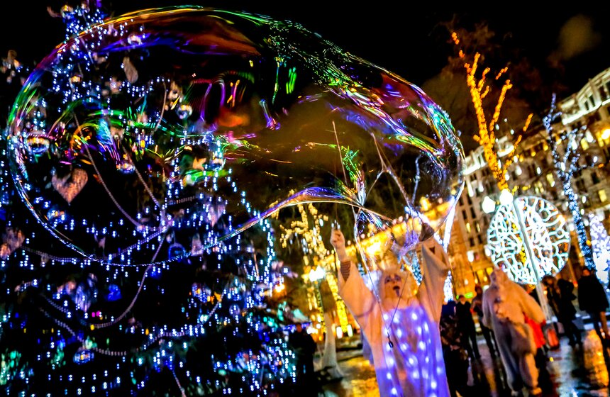 В ожидании Нового года: предпраздничная столица в фотографиях 8 фото