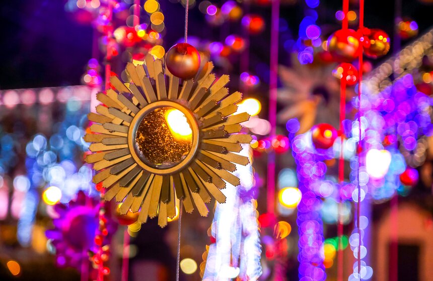 Как город готовится к фестивалю "Путешествие в Рождество" 14 фото