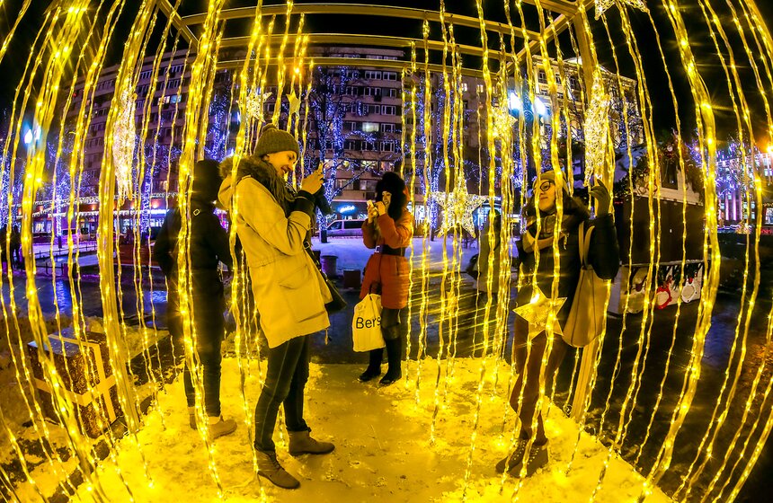 Как город готовится к фестивалю "Путешествие в Рождество" 5 фото