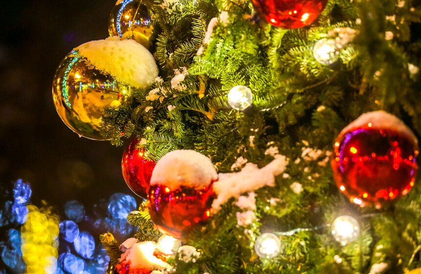 Как город готовится к фестивалю "Путешествие в Рождество" 12 фото