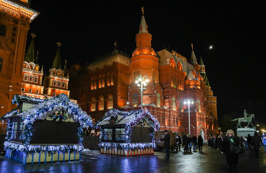 Как город готовится к фестивалю "Путешествие в Рождество" 24 фото