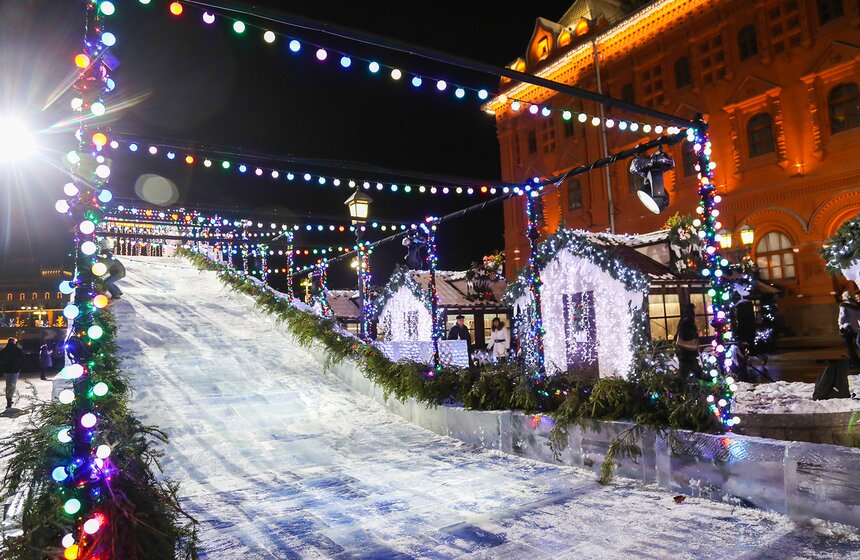 Как город готовится к фестивалю "Путешествие в Рождество" 23 фото