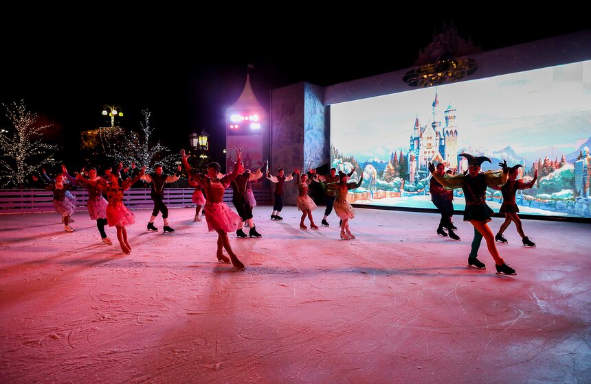 Как город готовится к фестивалю "Путешествие в Рождество" 20 фото