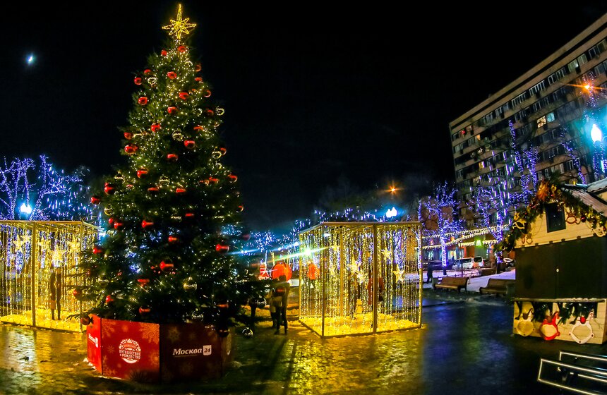 Как город готовится к фестивалю "Путешествие в Рождество" 4 фото