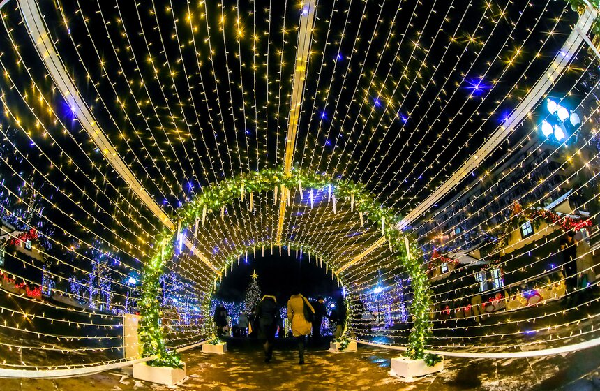 Как город готовится к фестивалю "Путешествие в Рождество" 2 фото