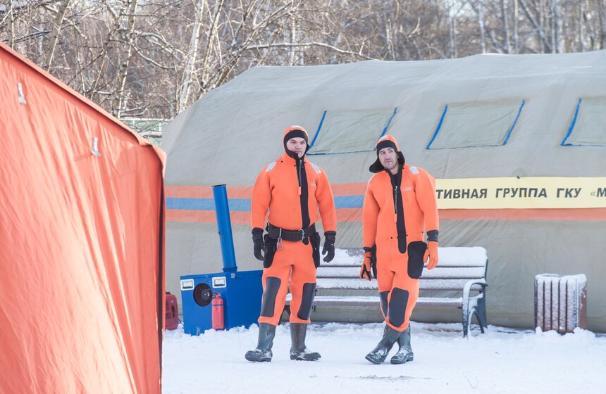 Как обеспечивается безопасность людей на воде зимой 5 фото