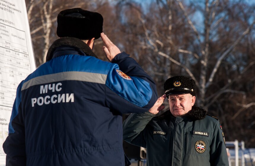 Как обеспечивается безопасность людей на воде зимой 4 фото