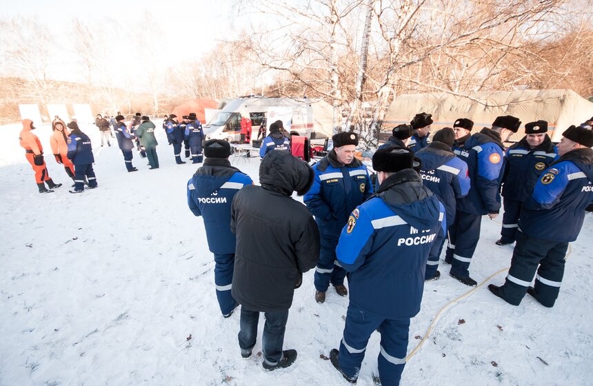 Как обеспечивается безопасность людей на воде зимой 1 фото