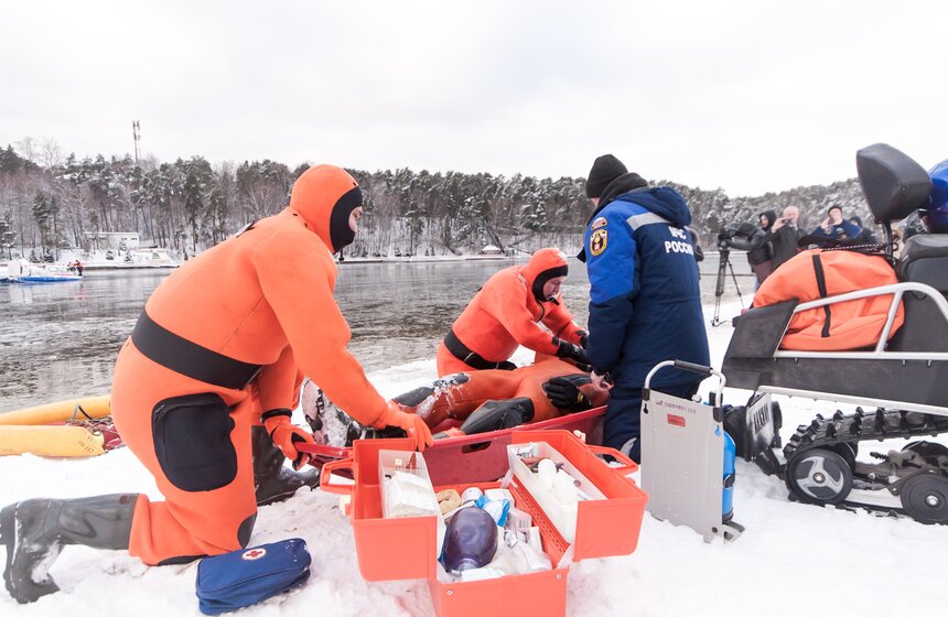 Как обеспечивается безопасность людей на воде зимой 35 фото