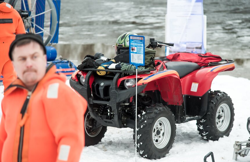 Как обеспечивается безопасность людей на воде зимой 25 фото