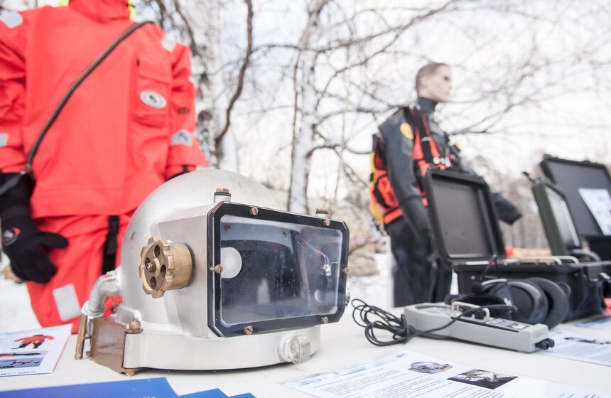 Как обеспечивается безопасность людей на воде зимой 12 фото