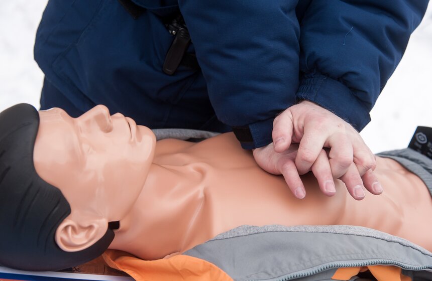 Как обеспечивается безопасность людей на воде зимой 18 фото