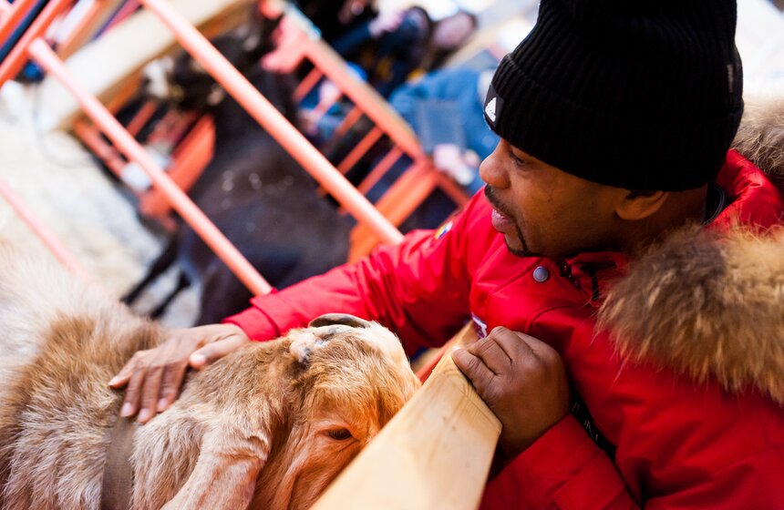 Снегурочка и Рой Джонс открыли зимний сезон на "Городской ферме" 13 фото