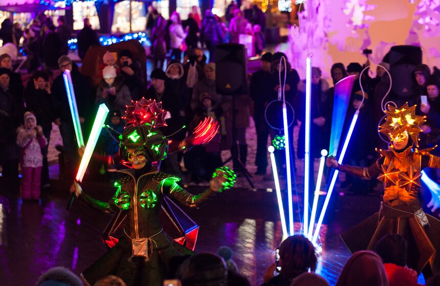 Церемония открытия Зимних дней уличных театров в столице 24 фото