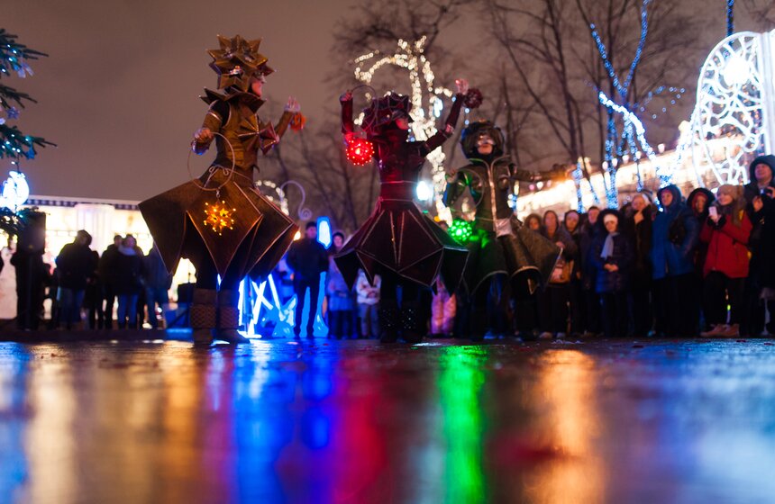 Церемония открытия Зимних дней уличных театров в столице 17 фото