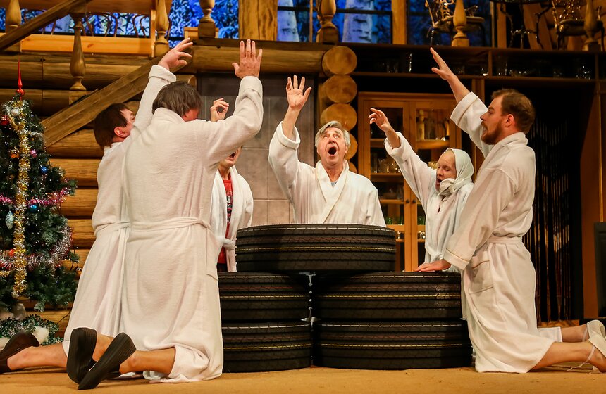 Новый спектакль Павла Хомского "Энергичные люди" 2 фото