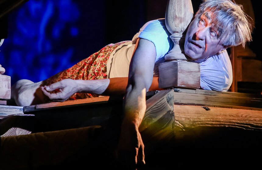 Новый спектакль Павла Хомского "Энергичные люди" 7 фото