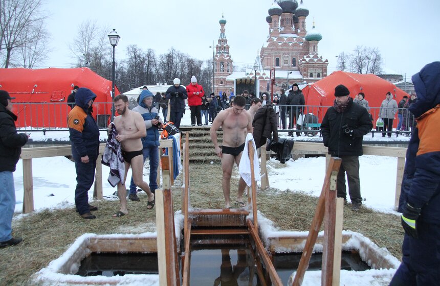 Крещенские купания в Останкинском пруду 14 фото