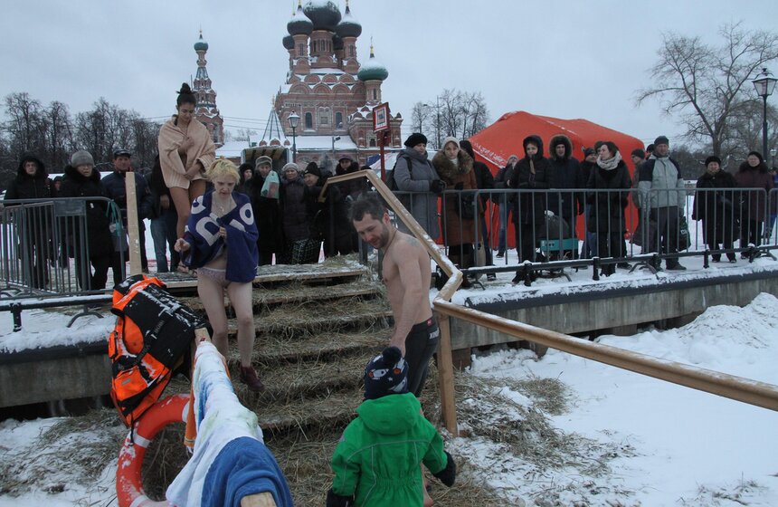 Крещенские купания в Останкинском пруду 6 фото