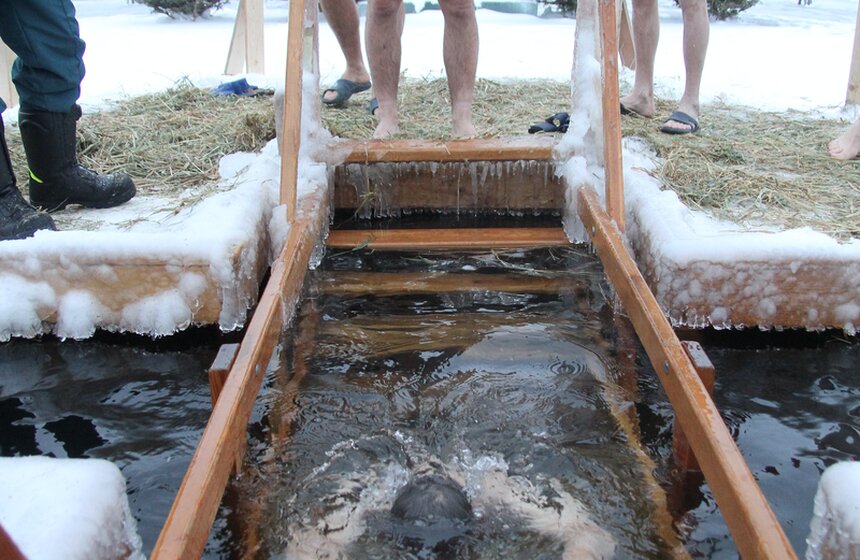 Крещенские купания в Останкинском пруду 12 фото