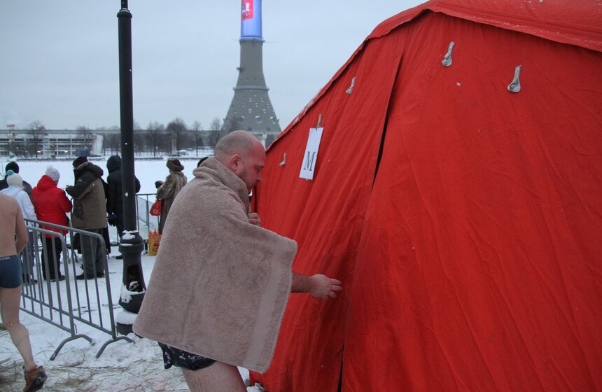 Крещенские купания в Останкинском пруду 18 фото