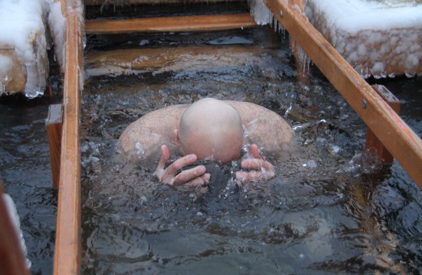 Крещенские купания в Останкинском пруду 16 фото