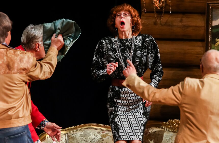 Новый спектакль Павла Хомского "Энергичные люди" 16 фото