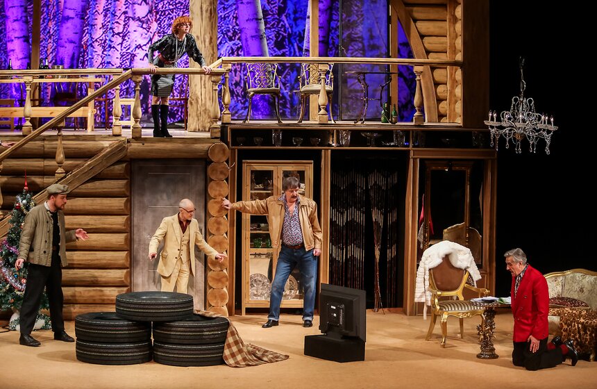 Новый спектакль Павла Хомского "Энергичные люди" 19 фото