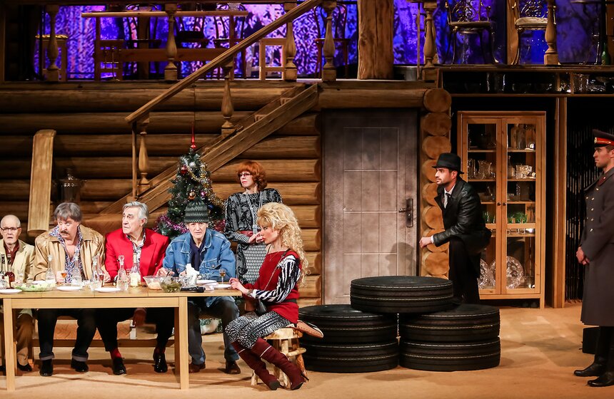 Новый спектакль Павла Хомского "Энергичные люди" 23 фото