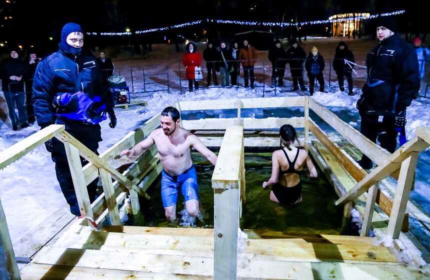 Крещенские купания в Воронцовском парке 26 фото