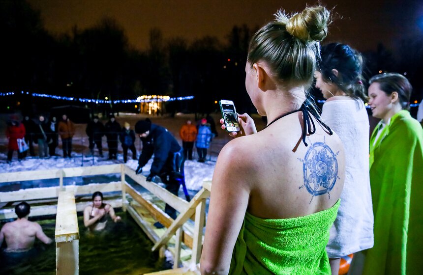 Крещенские купания в Воронцовском парке 25 фото