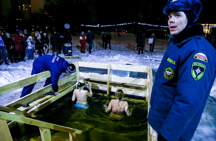 Крещенские купания в Воронцовском парке 10 фото