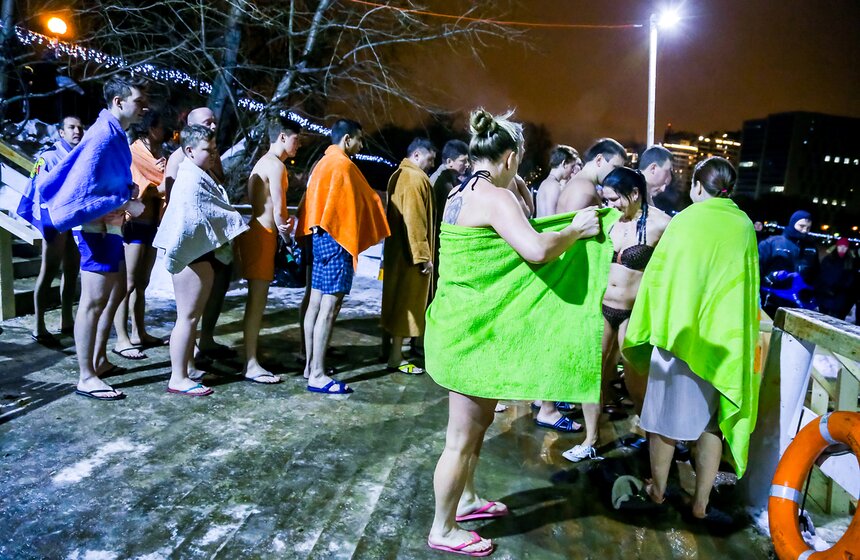 Крещенские купания в Воронцовском парке 1 фото