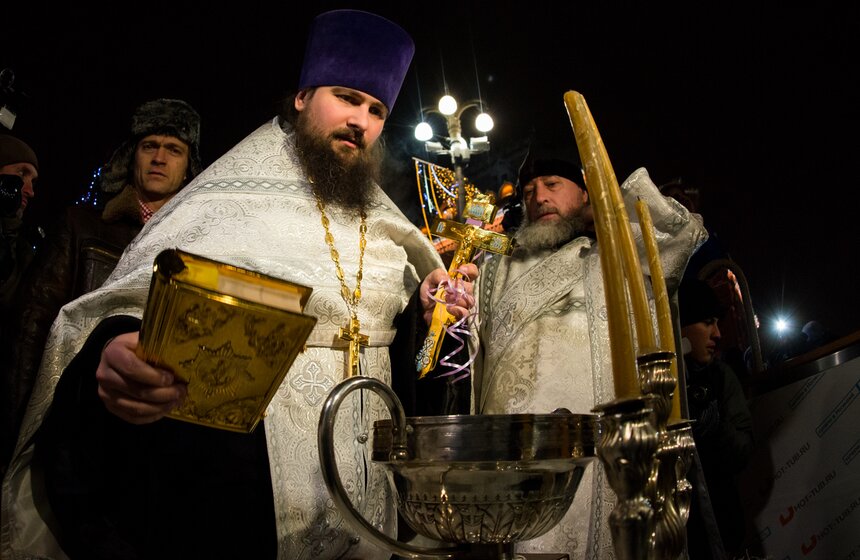 Православные москвичи окунулись в купели в центре города 1 фото