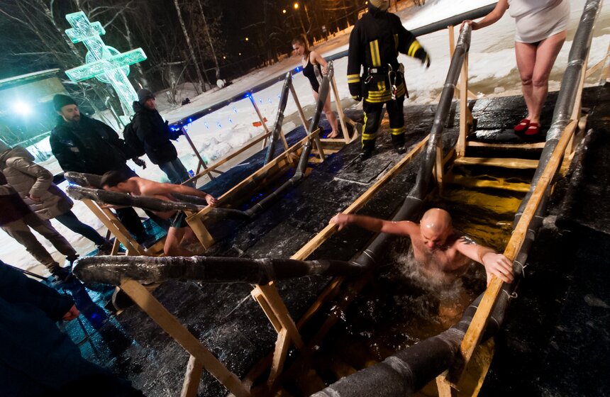 Крещенские купания в парке "Сокольники" 25 фото