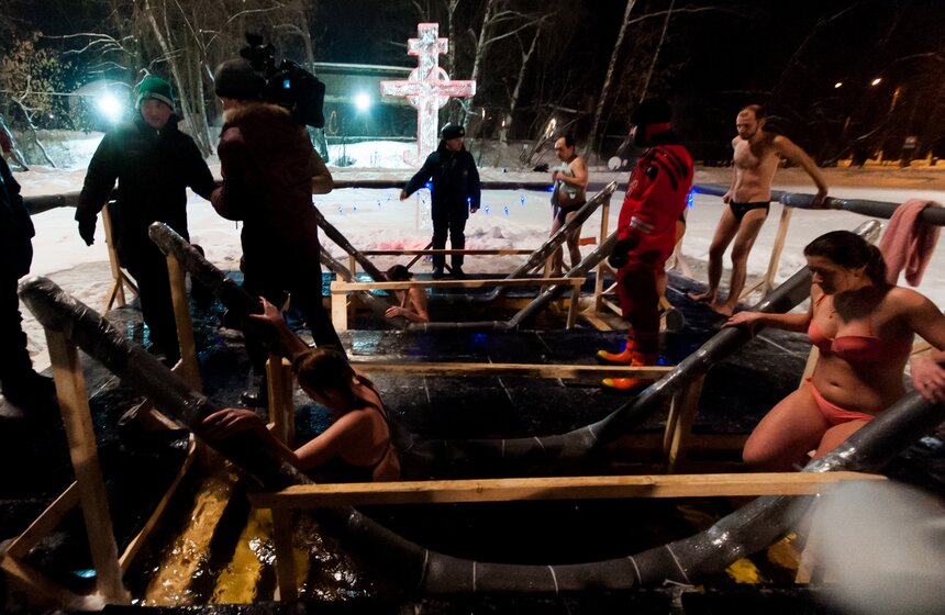 Крещенские купания в парке "Сокольники" 12 фото