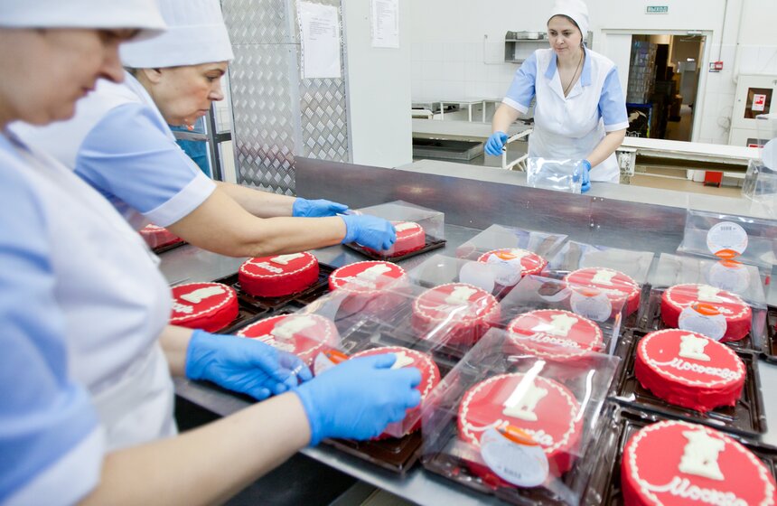 Как готовят главный торт Москвы 21 фото