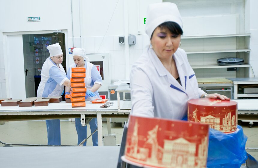 Как готовят главный торт Москвы 24 фото